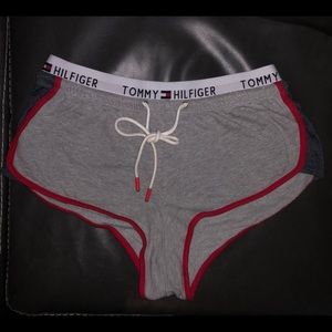WOMEN’S SMALL TOMMY HILFIGER SHORTS